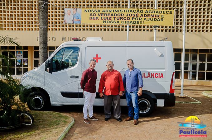 Prefeito Ermes recebe nova ambulância para a saúde