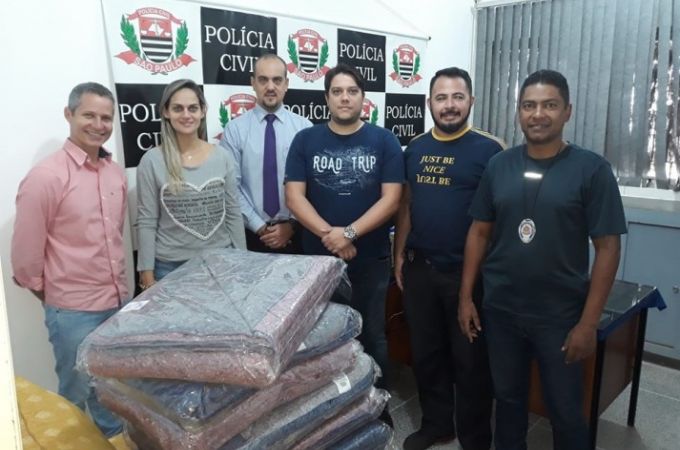 PolÃ­cia Civil doa cobertores novos para Fundo Social de Pauliceia